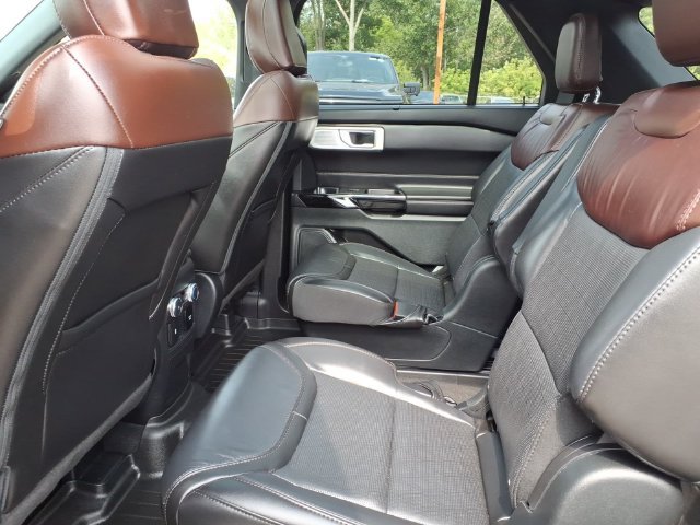 Certified 2022 Ford Explorer Platinum w/ Equipment Group 601A AWD/4WD image 10