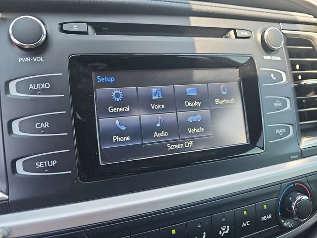 Used 2019 Toyota Highlander LE FWD image 15