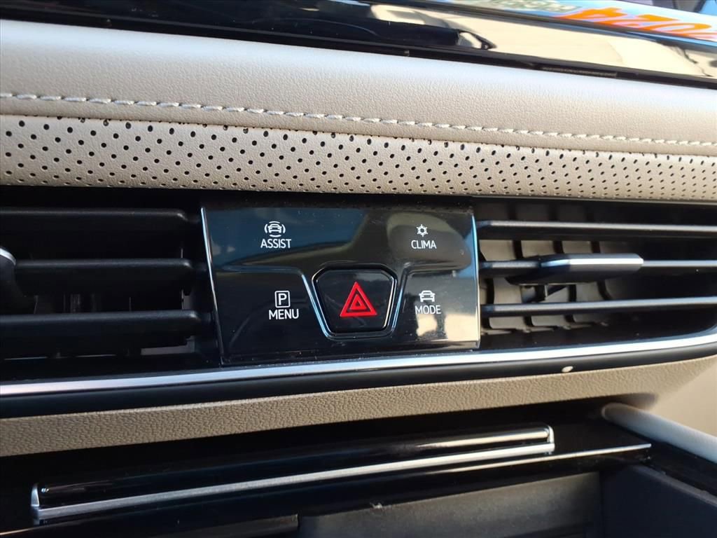 Used 2024 Volkswagen Atlas SE image 12