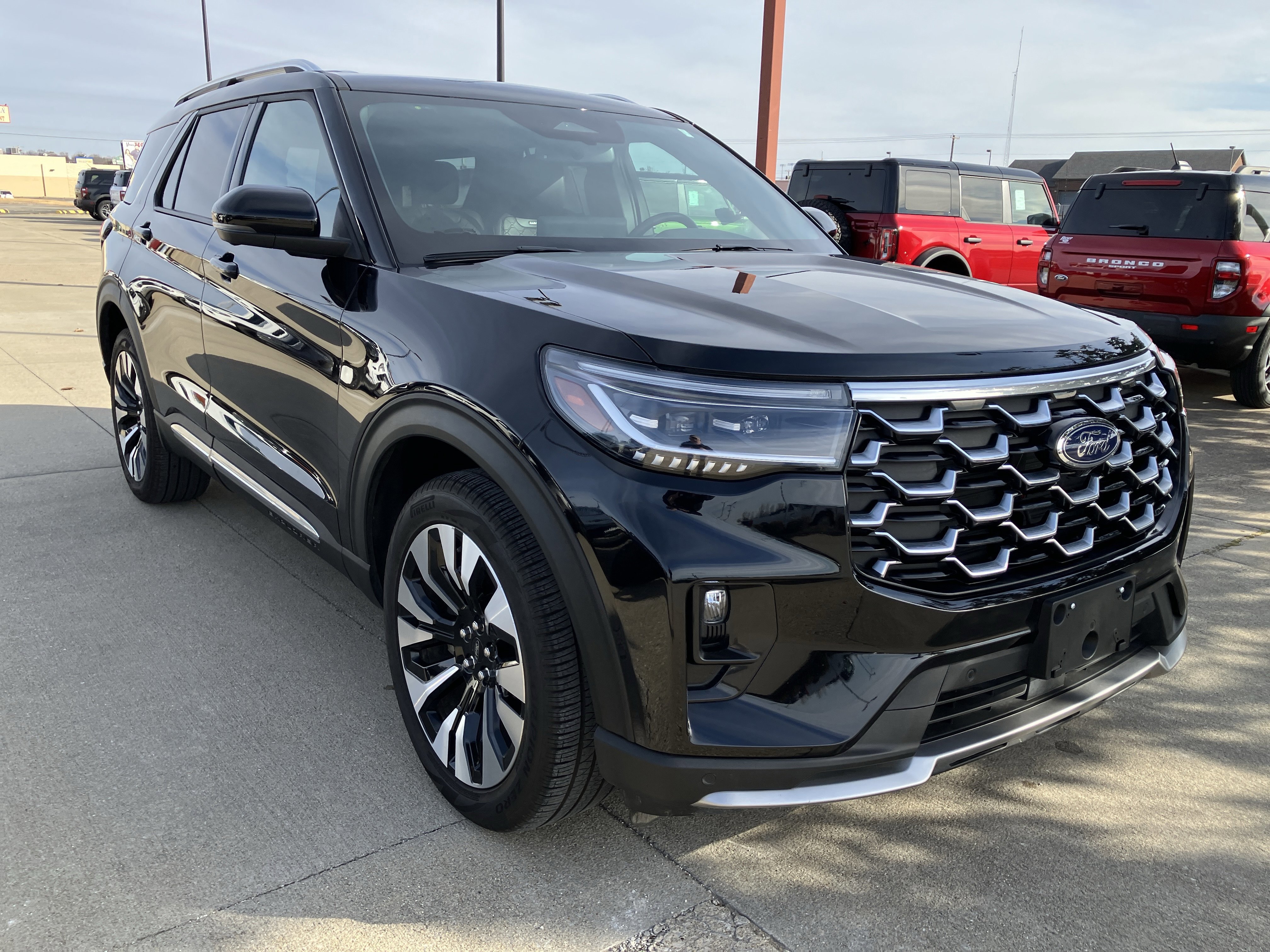 Certified 2025 Ford Explorer Platinum w/ LUX Leather Package image 7