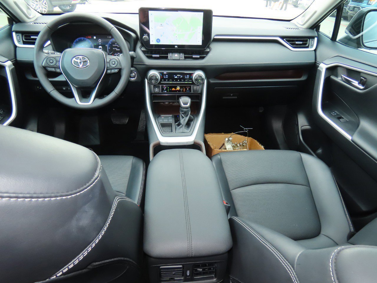 Used 2023 Toyota RAV4 Limited image 24