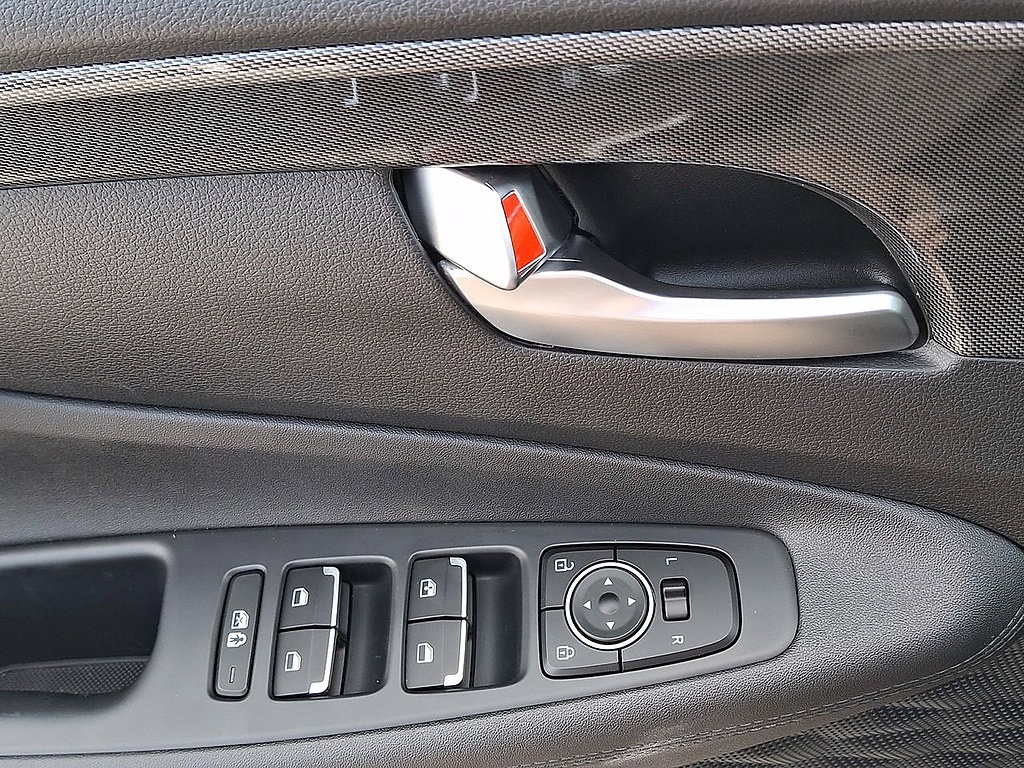 Used 2023 Hyundai Santa Fe SE AWD/4WD image 10