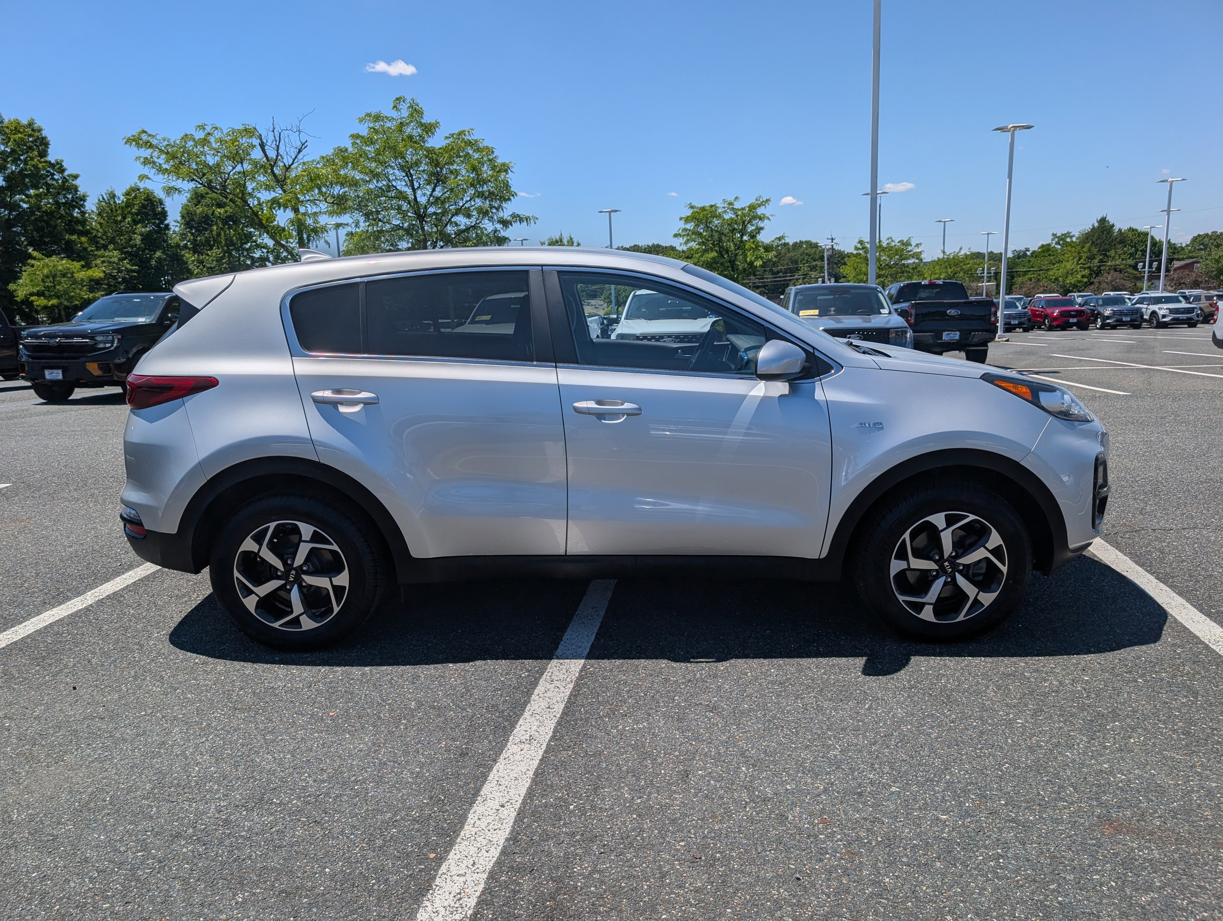 Used 2020 Kia Sportage LX AWD/4WD image 2