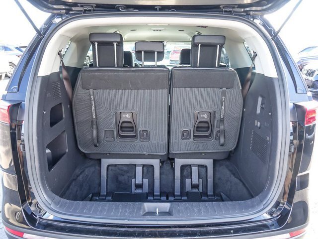 Used 2023 Kia Carnival LX FWD image 27