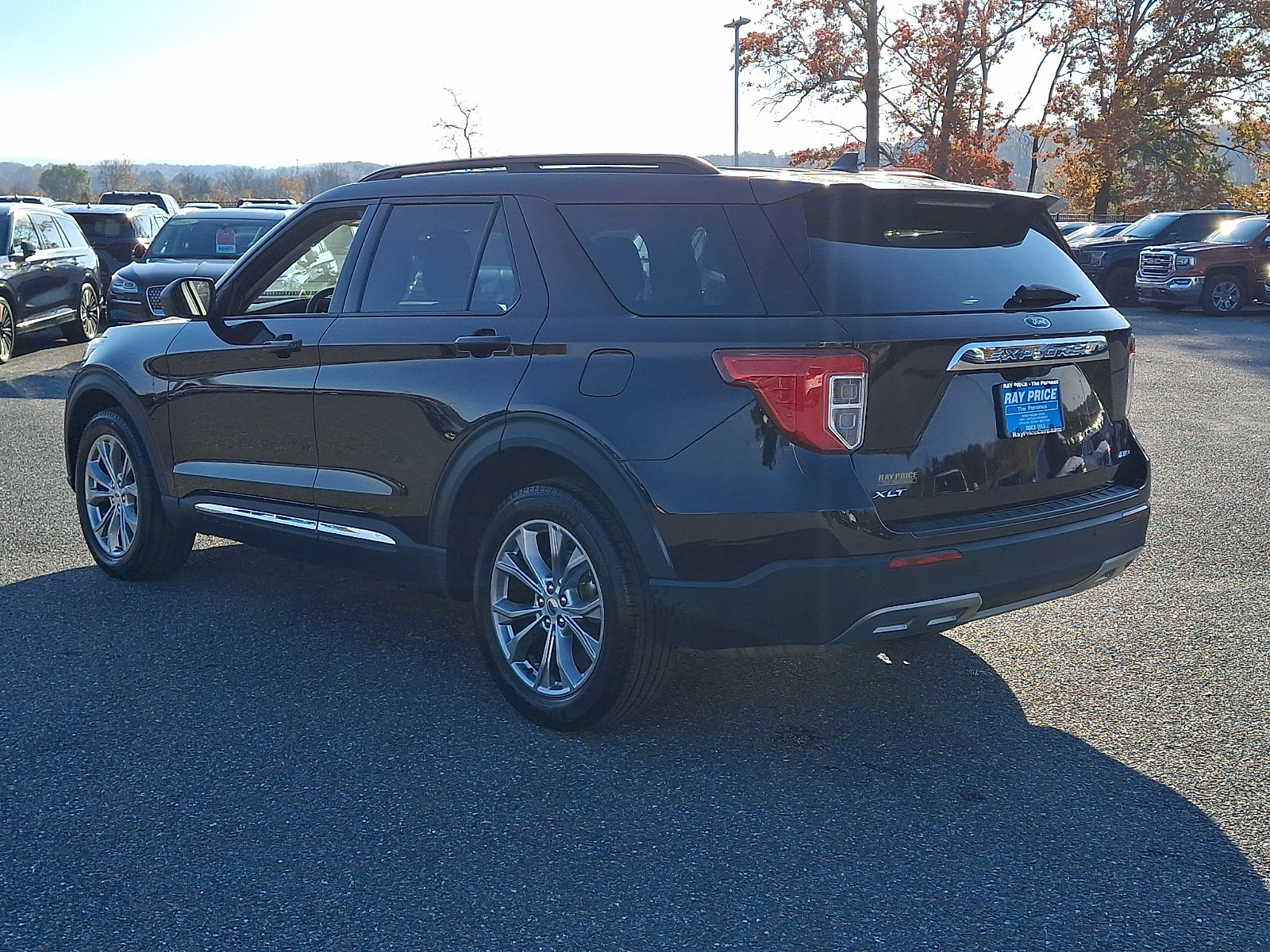 Certified 2022 Ford Explorer XLT w/ Equipment Group 202A AWD/4WD image 5