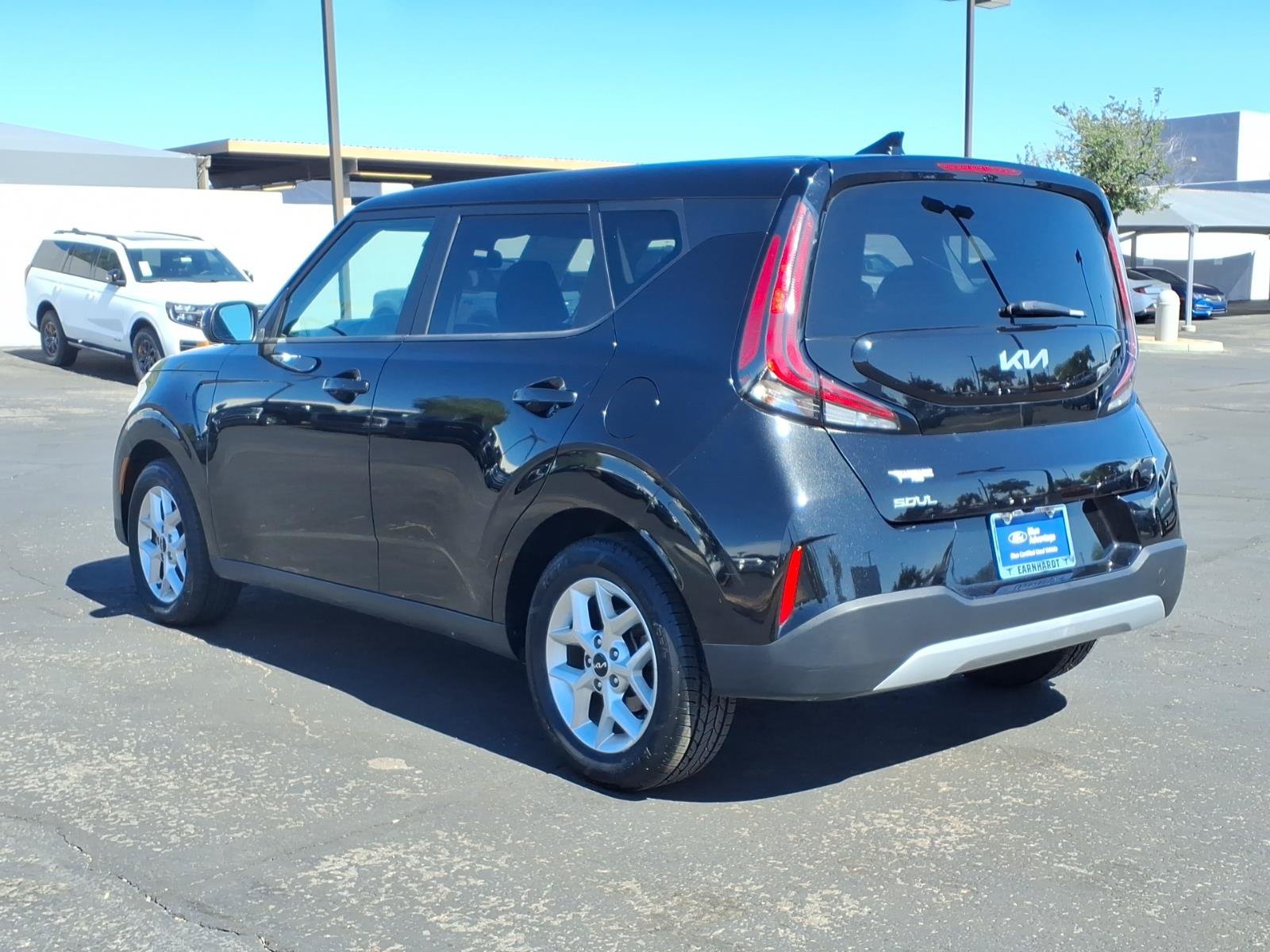 Used 2025 Kia Soul LX w/ LX Technology Package FWD image 4