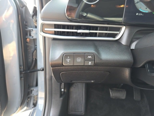 Used 2023 Hyundai Elantra Limited image 25