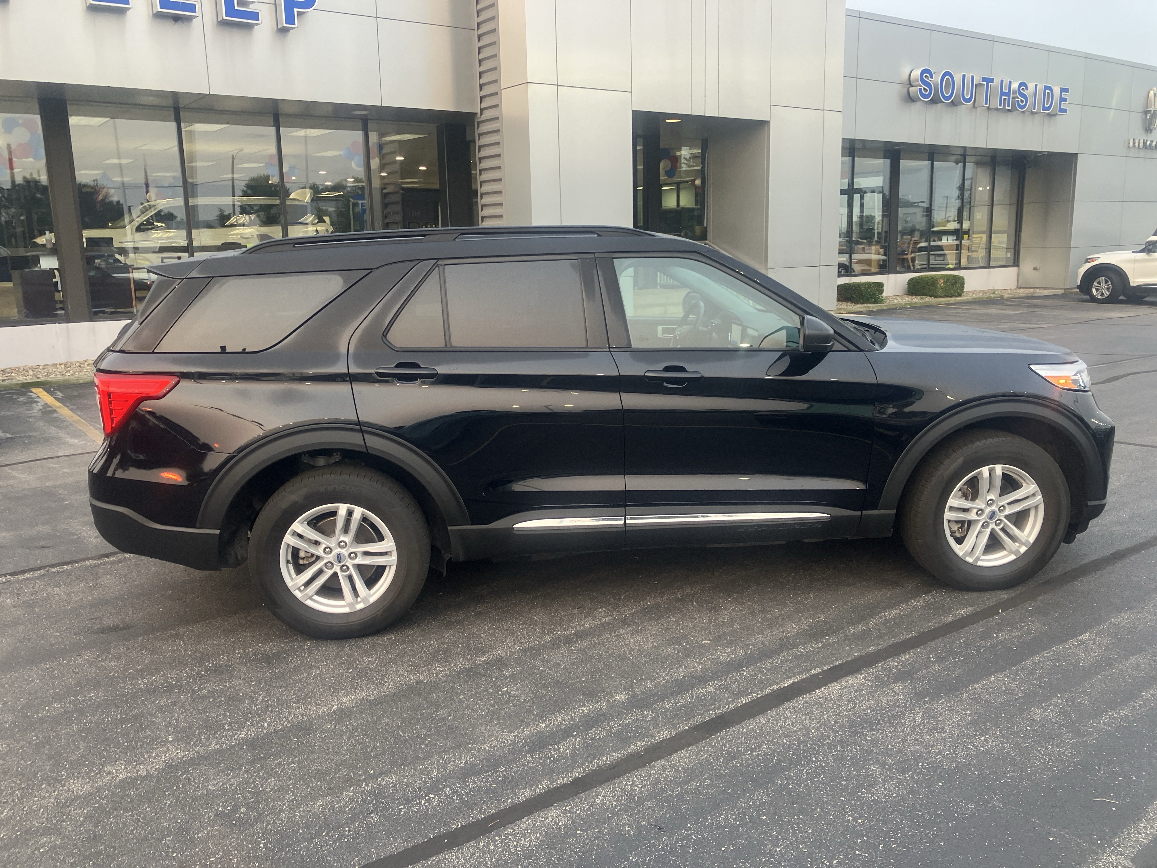 Certified 2023 Ford Explorer XLT w/ Equipment Group 202A AWD/4WD image 8