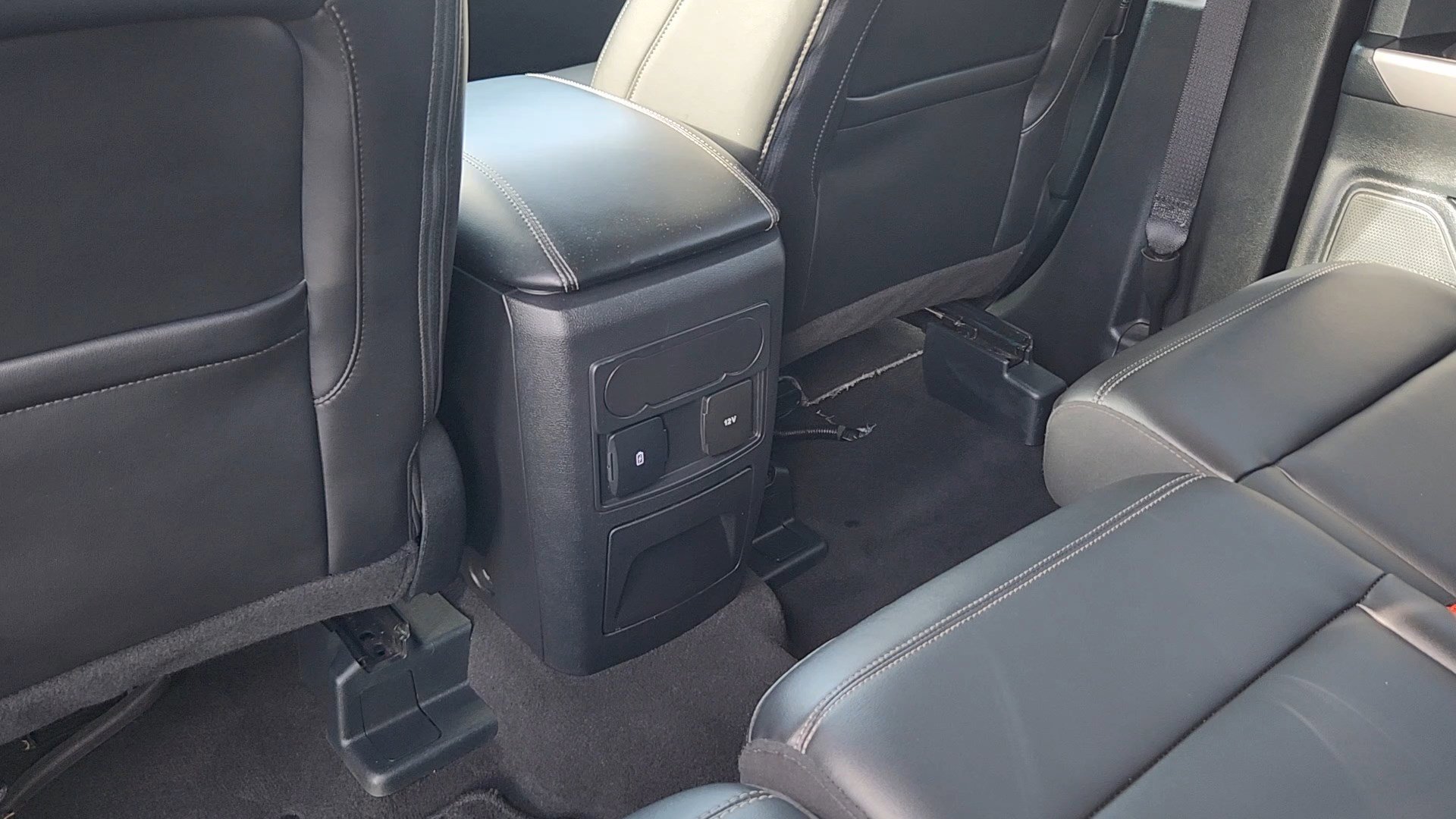 Certified 2024 Ford Explorer XLT w/ Equipment Group 202A image 18