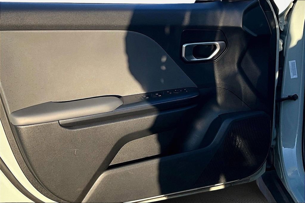 Used 2025 Kia K4 LXS image 22