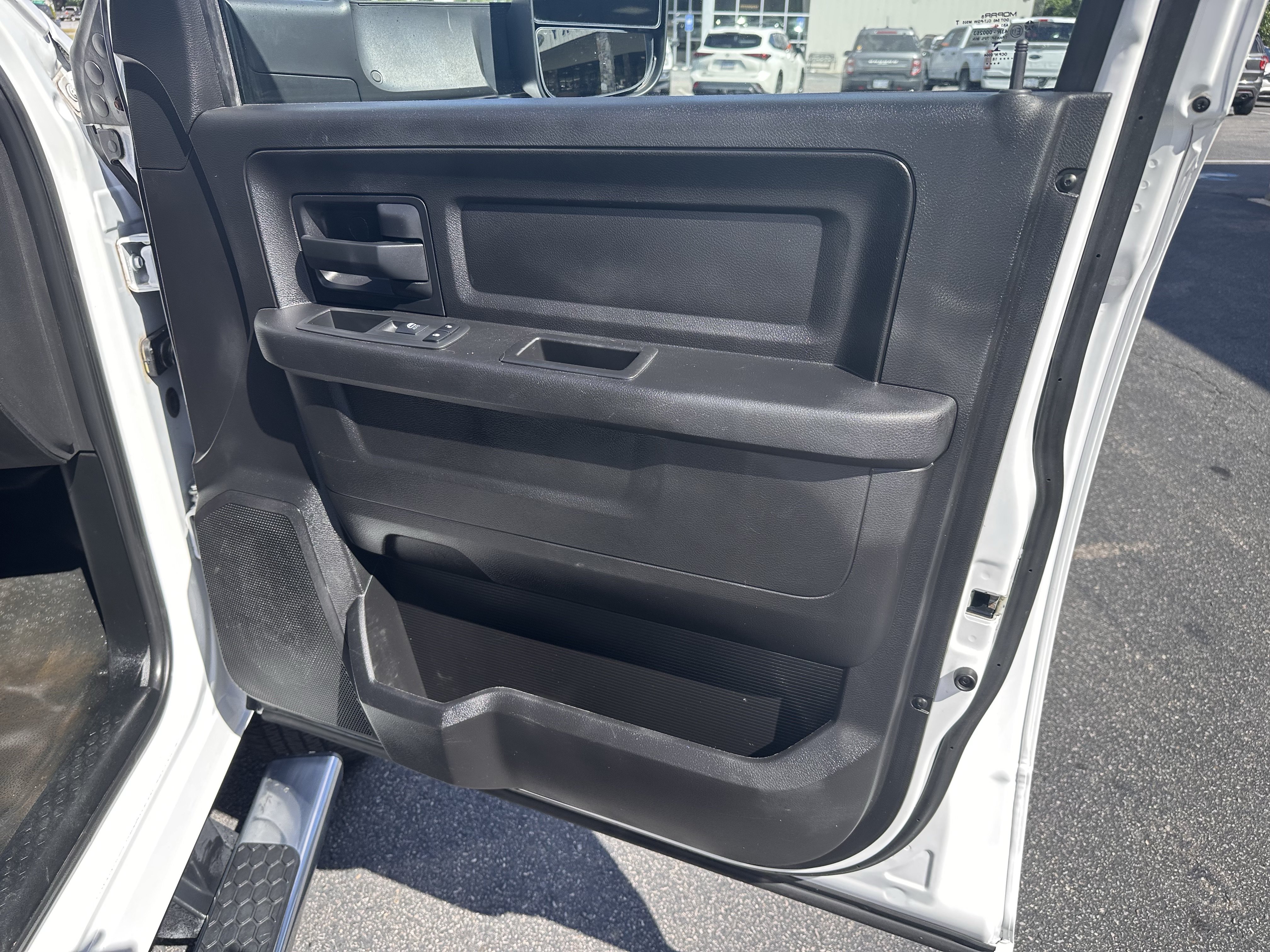 Used 2018 RAM 3500 Tradesman w/ Chrome Appearance Group RWD image 13