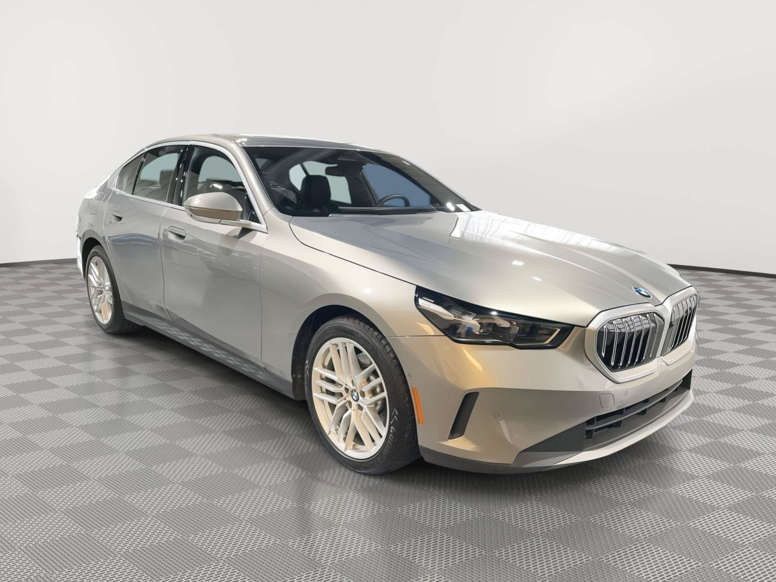 Used 2024 BMW 530i xDrive w/ Premium Package AWD/4WD image 5