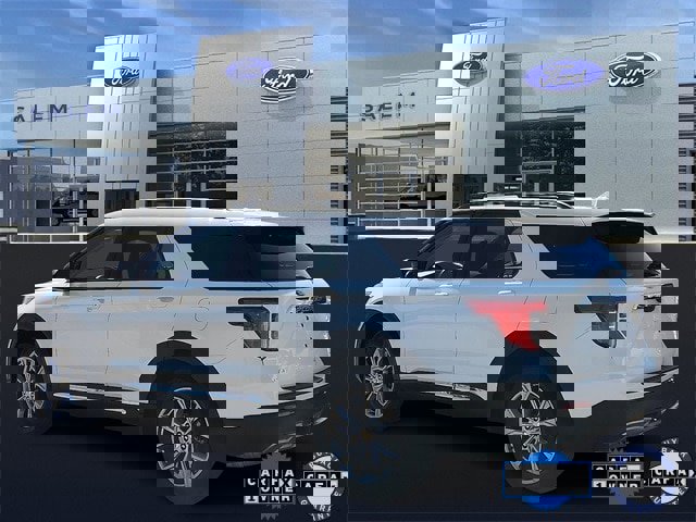 Certified 2022 Ford Explorer XLT w/ Equipment Group 202A image 4