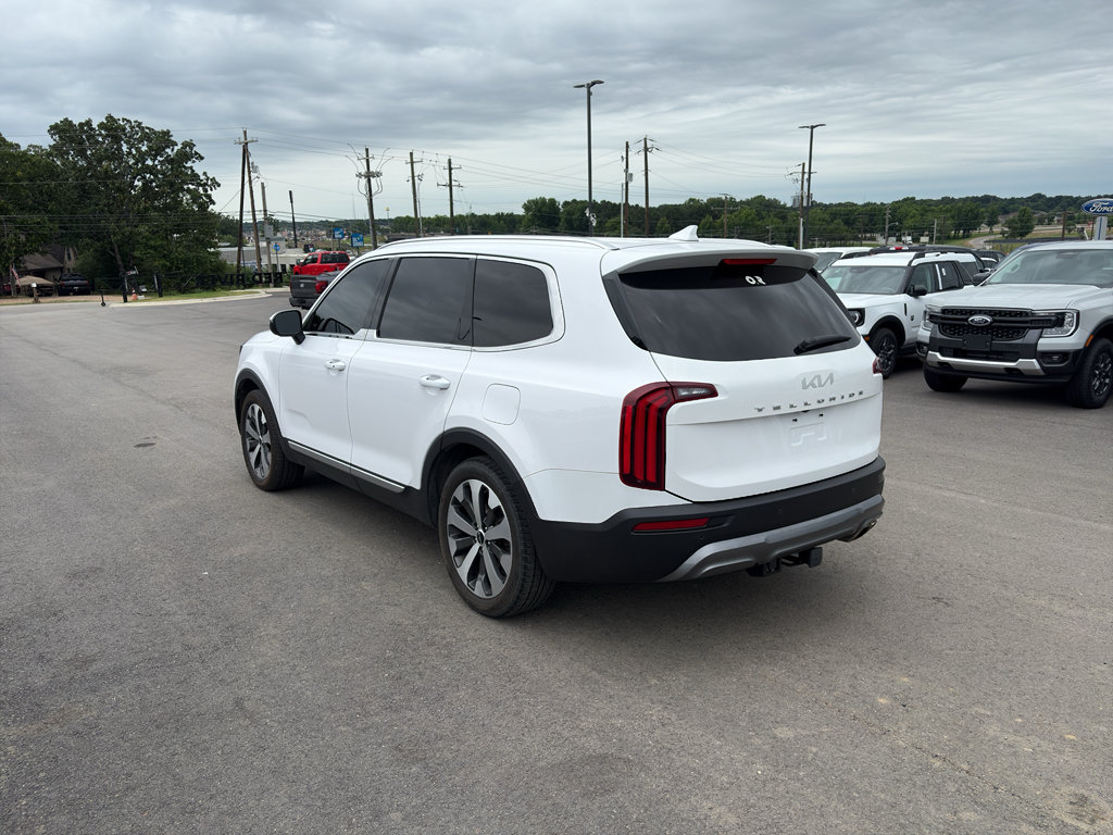 Used 2022 Kia Telluride EX w/ EX Premium Package FWD image 2