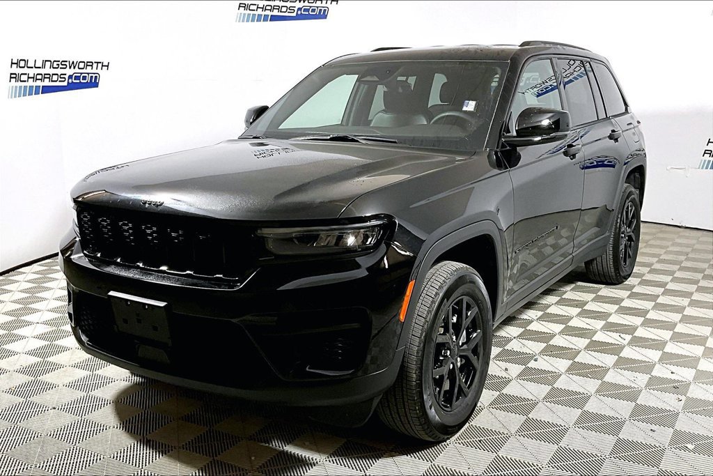 Used 2025 Jeep Grand Cherokee Altitude