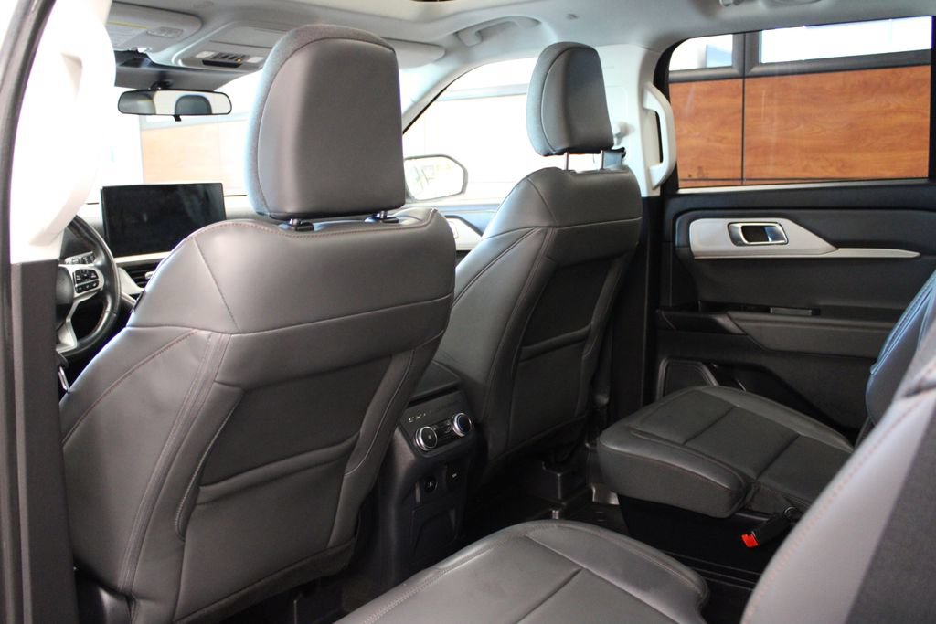 Certified 2025 Ford Explorer Active w/ Active Comfort Package AWD/4WD image 35