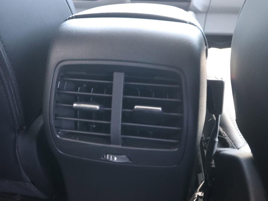 Certified 2025 Ford Escape SE FWD image 9