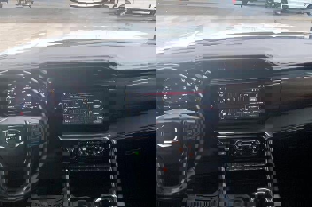 Used 2025 GMC Sierra 2500 Denali Ultimate image 8