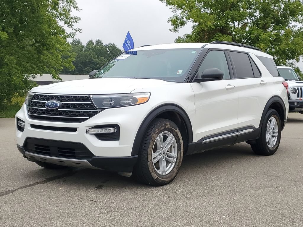 Certified 2022 Ford Explorer XLT w/ Equipment Group 202A AWD/4WD image 2