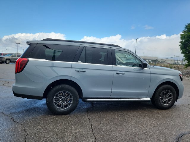 Certified 2025 Ford Expedition Active AWD/4WD image 4