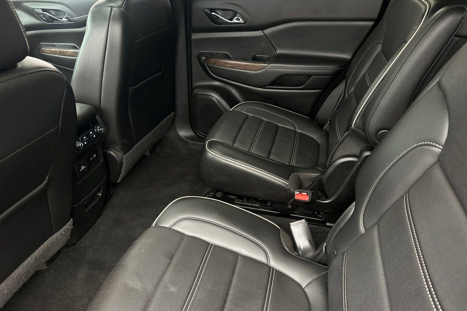 Used 2021 GMC Acadia Denali w/ Denali Technology Package image 12