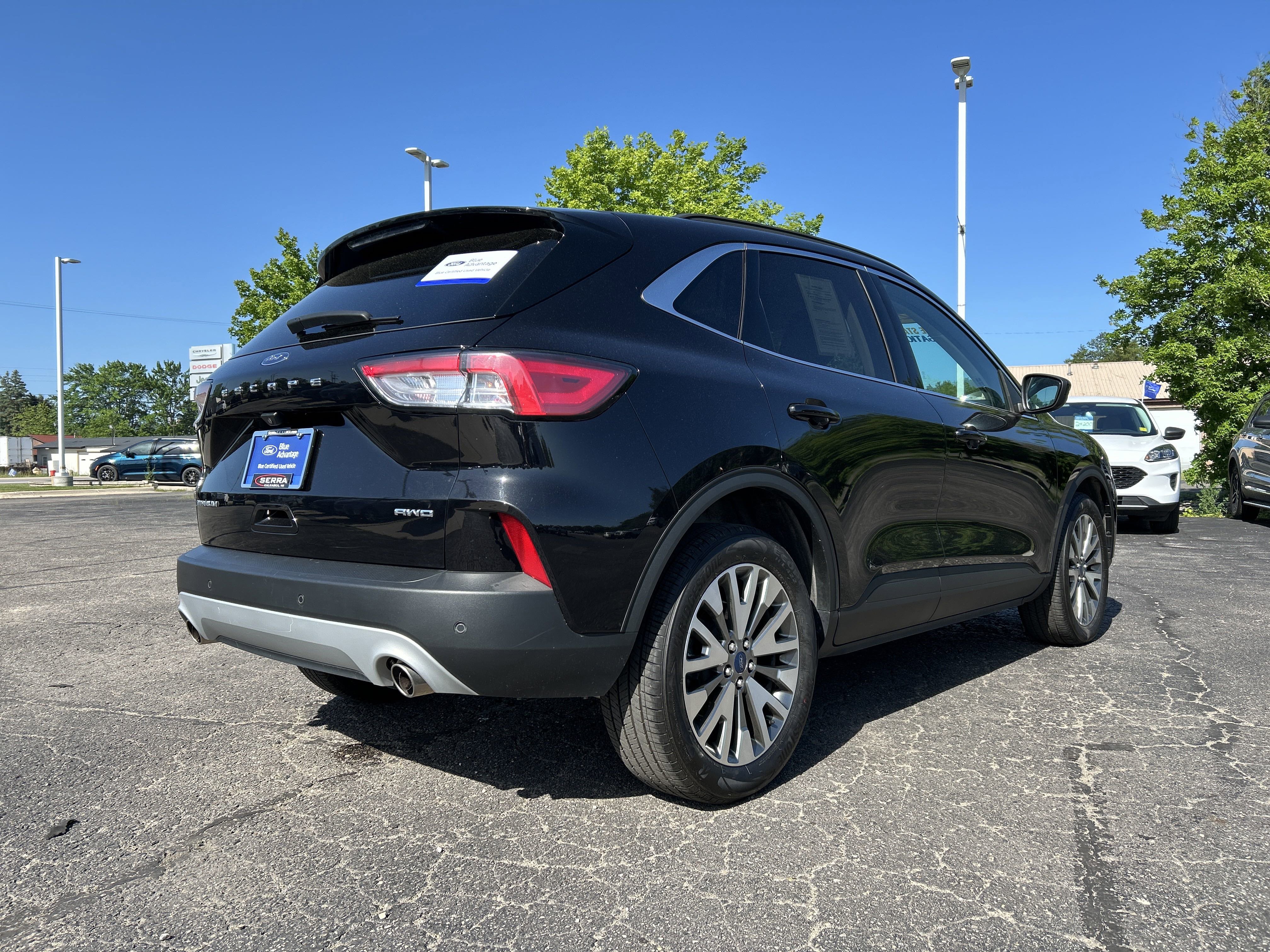 Certified 2022 Ford Escape Titanium image 3