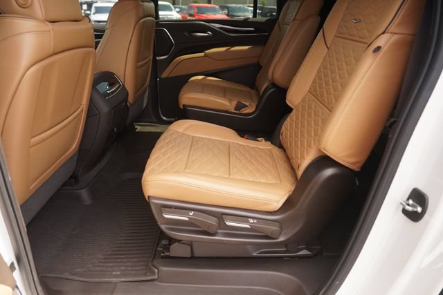 Used 2024 Cadillac Escalade ESV Premium Luxury w/ Performance Package AWD/4WD image 13
