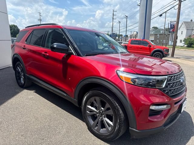 Certified 2024 Ford Explorer XLT w/ Equipment Group 202A AWD/4WD image 4