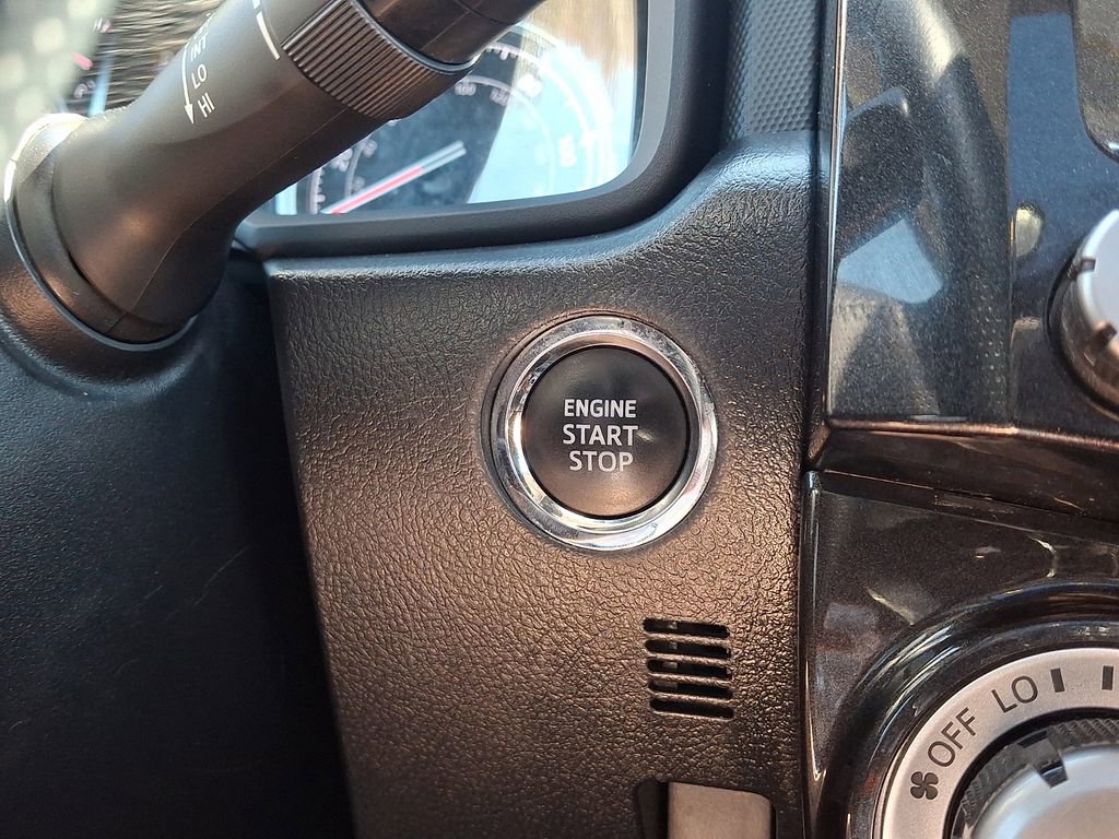 Used 2021 Toyota 4Runner Venture w/ Moonroof Package image 27