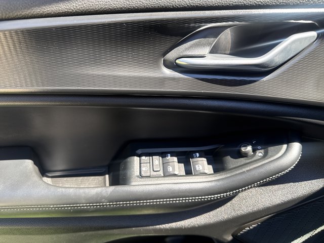 Used 2025 Jeep Grand Cherokee Altitude RWD image 13
