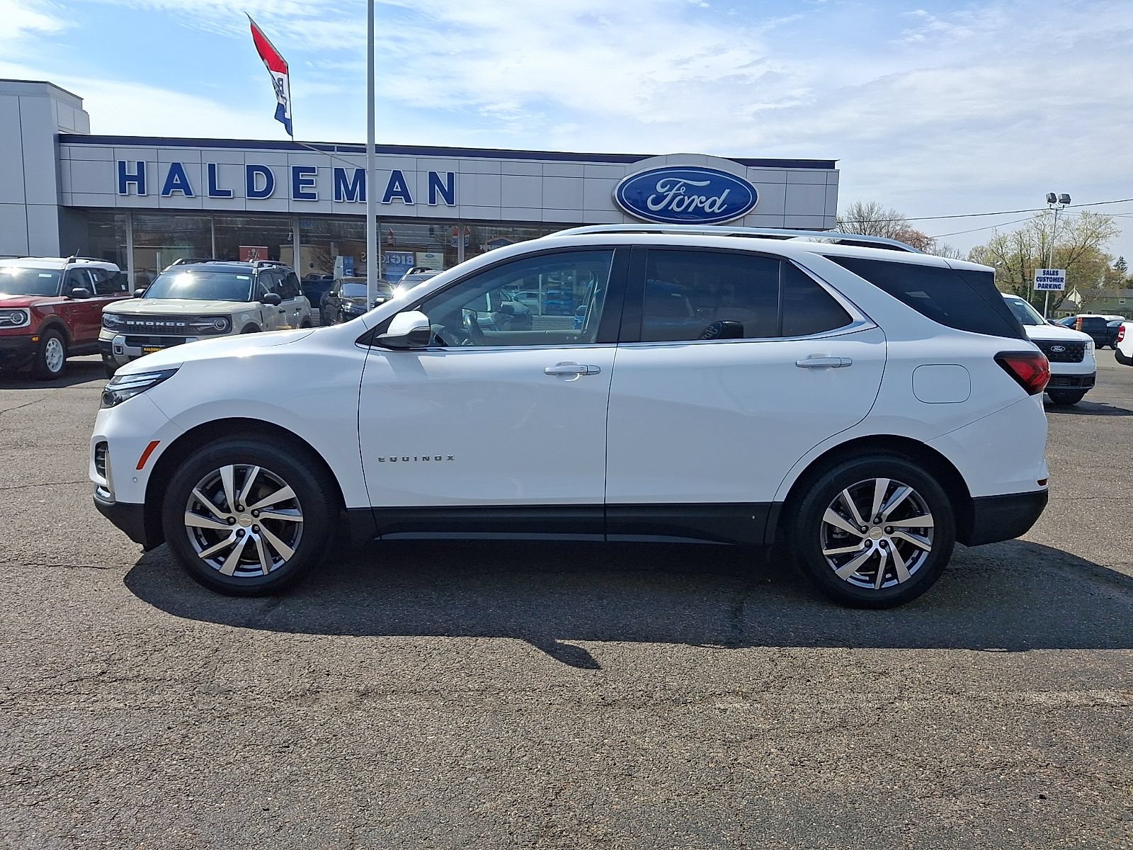 Used 2022 Chevrolet Equinox Premier AWD/4WD image 4