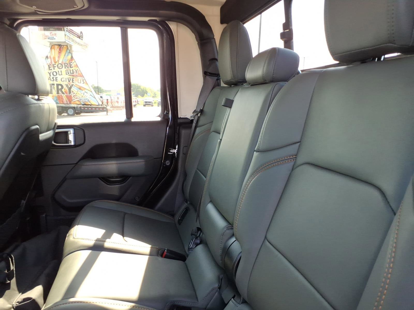 Used 2024 Jeep Gladiator Mojave w/ Technology Group AWD/4WD image 14