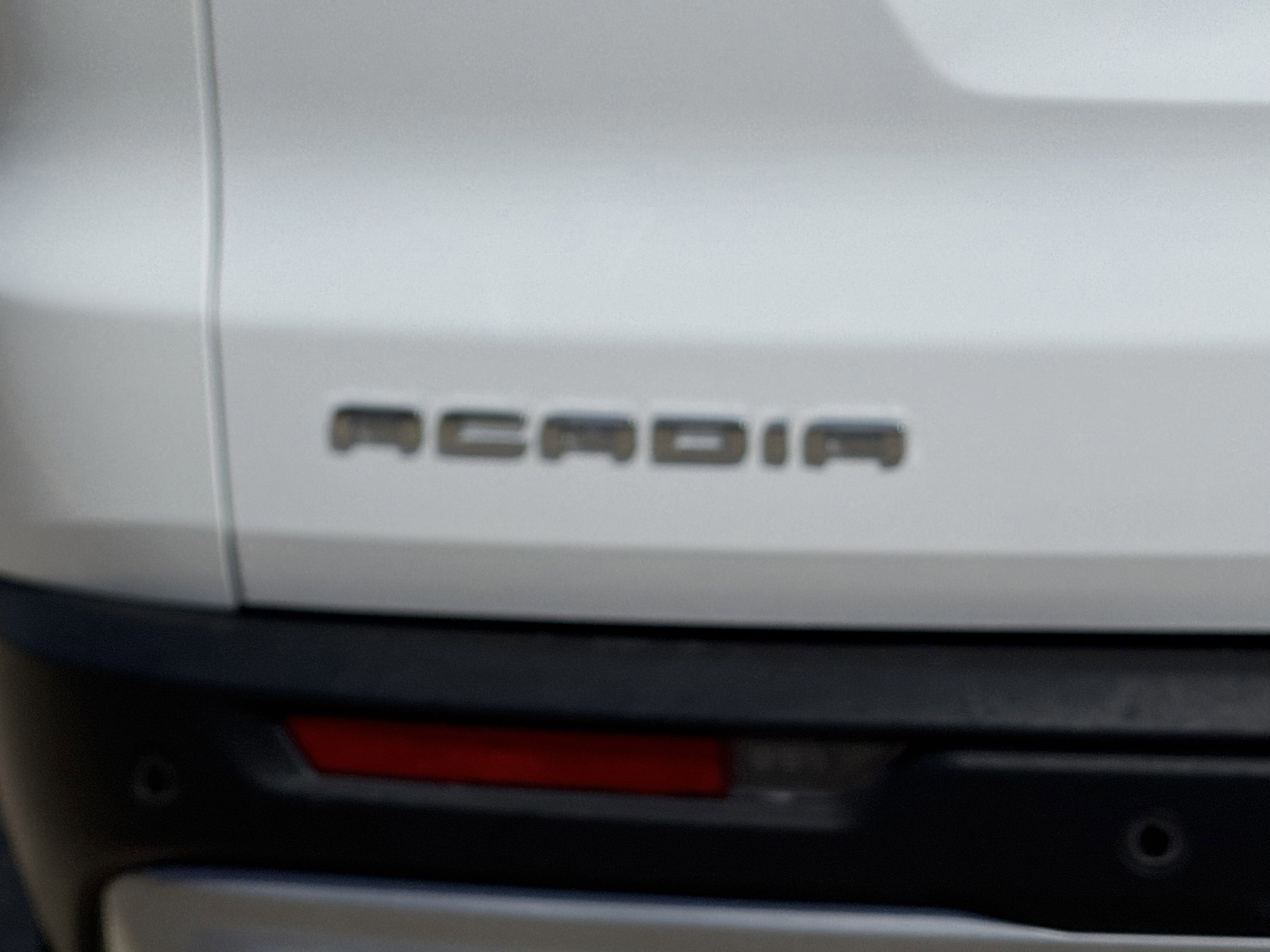 Used 2025 GMC Acadia Elevation image 11