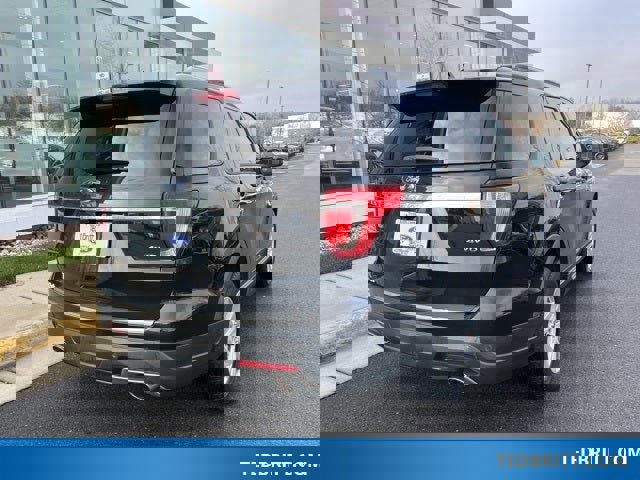 Certified 2018 Ford Explorer XLT w/ Equipment Group 202A image 8