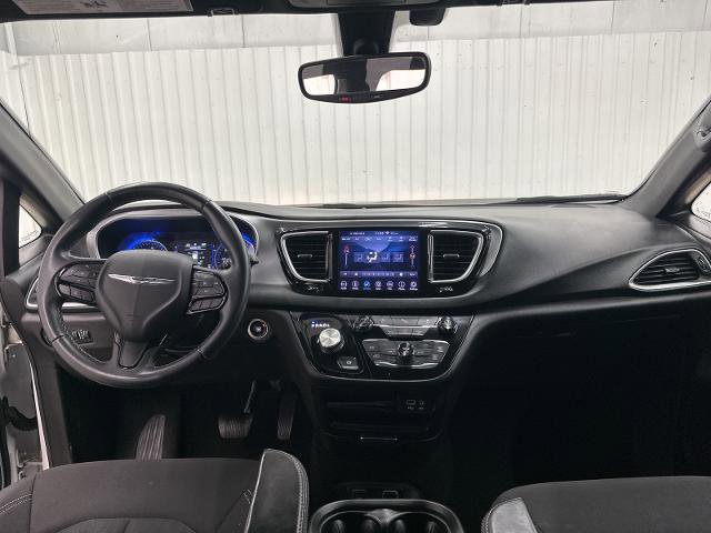 Used 2018 Chrysler Pacifica Touring Plus w/ S Appearance Package image 18