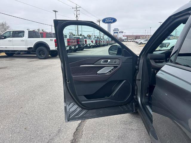 Certified 2025 Ford Explorer Platinum w/ LUX Leather Package image 12