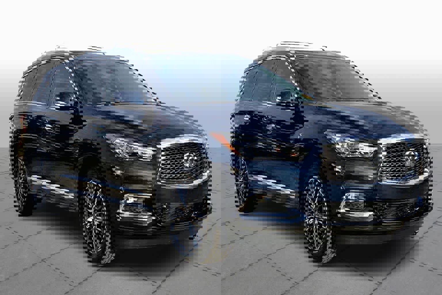 Used 2019 INFINITI QX60 Luxe w/ Sensory Package image 2