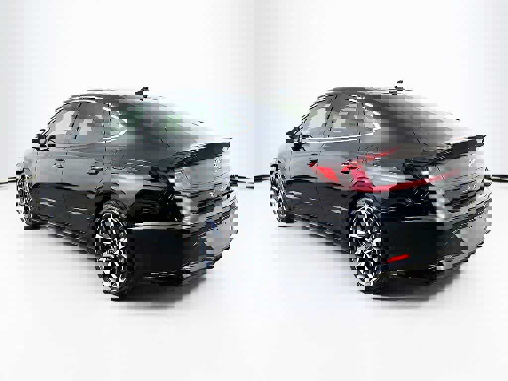 Used 2023 Hyundai Sonata SEL Plus image 3