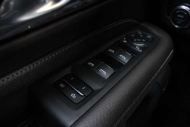 Used 2024 GMC Yukon Denali w/ Advanced Technology Package AWD/4WD image 8