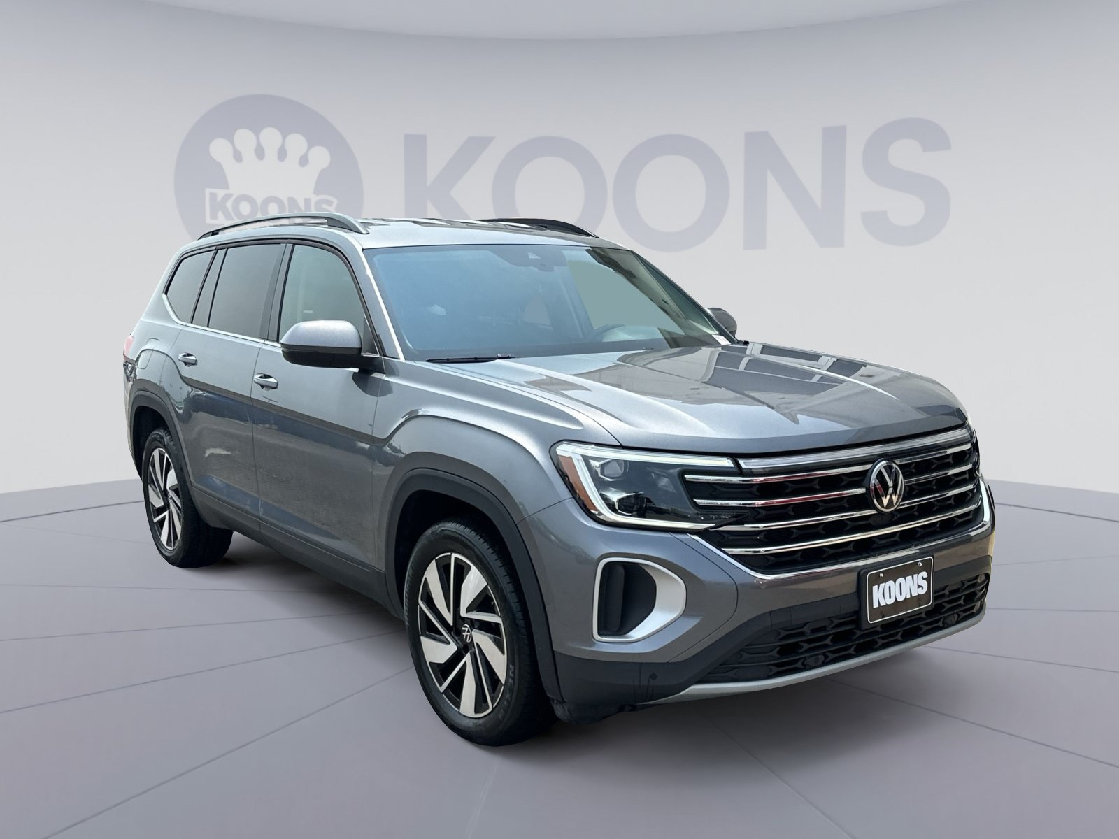 Used 2025 Volkswagen Atlas SE AWD/4WD image 2