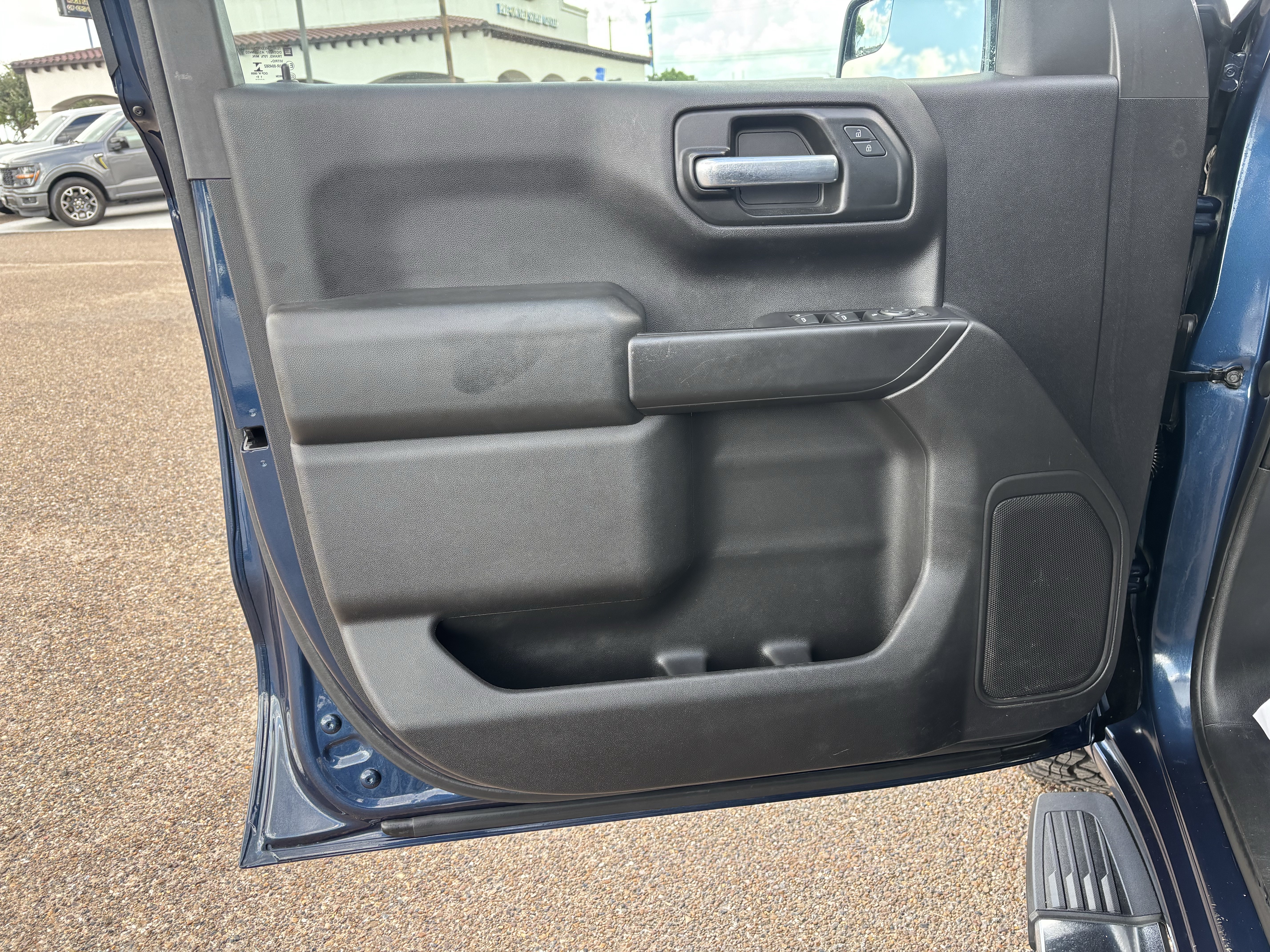 Used 2020 Chevrolet Silverado 1500 Custom w/ Custom Value Package RWD image 8
