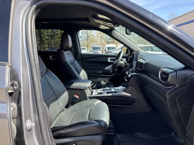 Certified 2022 Ford Explorer Platinum w/ Equipment Group 601A AWD/4WD image 18