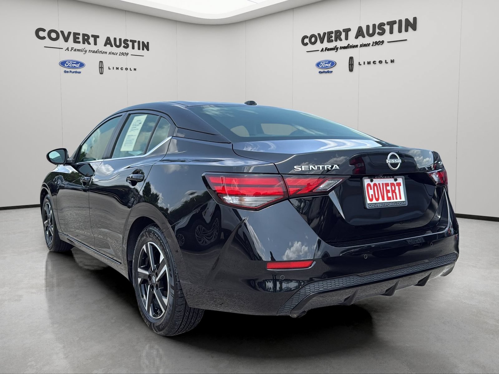 Used 2024 Nissan Sentra SV FWD image 3