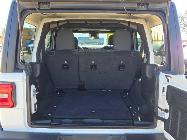 Used 2024 Jeep Wrangler Unlimited Rubicon AWD/4WD image 18