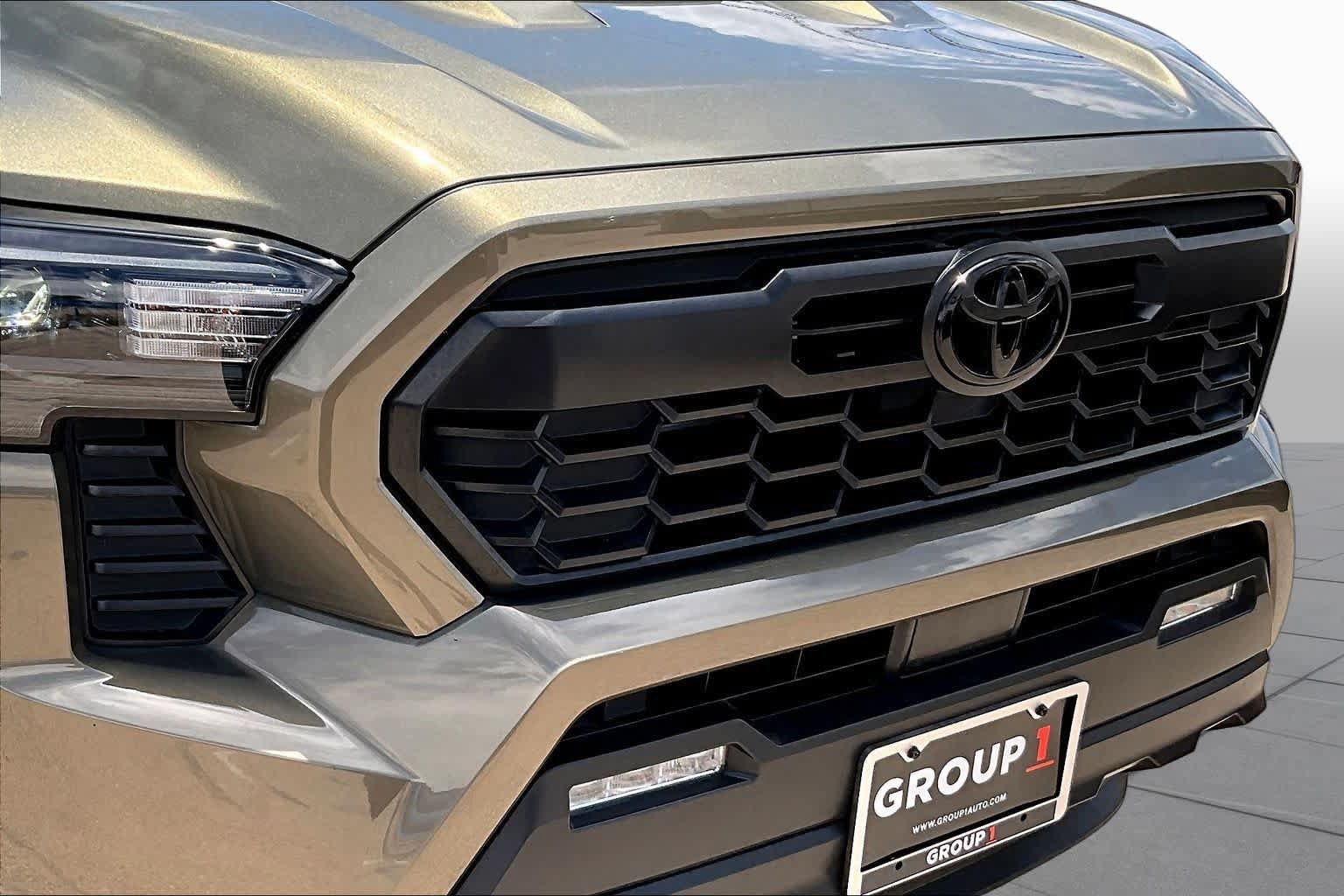 Used 2025 Toyota Tacoma TRD Sport AWD/4WD image 28