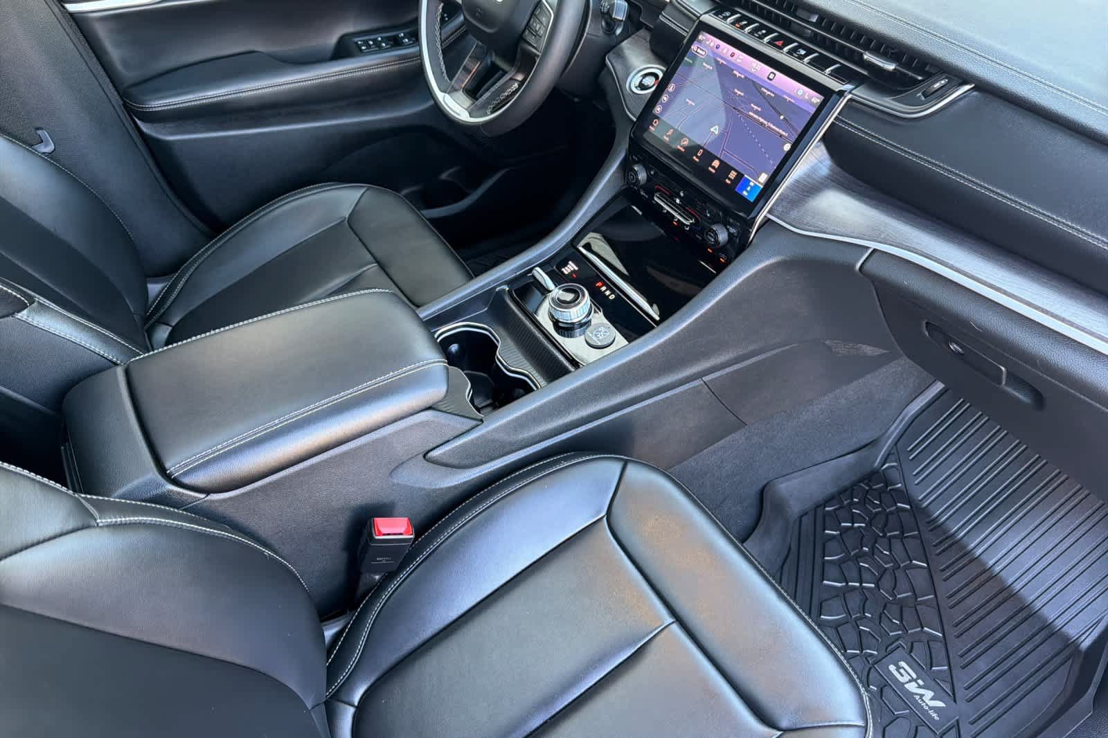 Used 2025 Jeep Grand Cherokee Limited w/ Black Appearance Package AWD/4WD image 16
