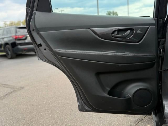 Used 2019 Nissan Rogue S image 26