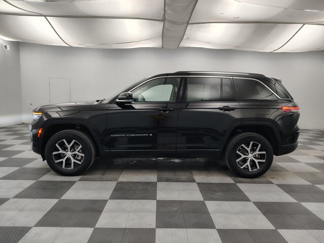 Used 2023 Jeep Grand Cherokee Limited AWD/4WD image 8