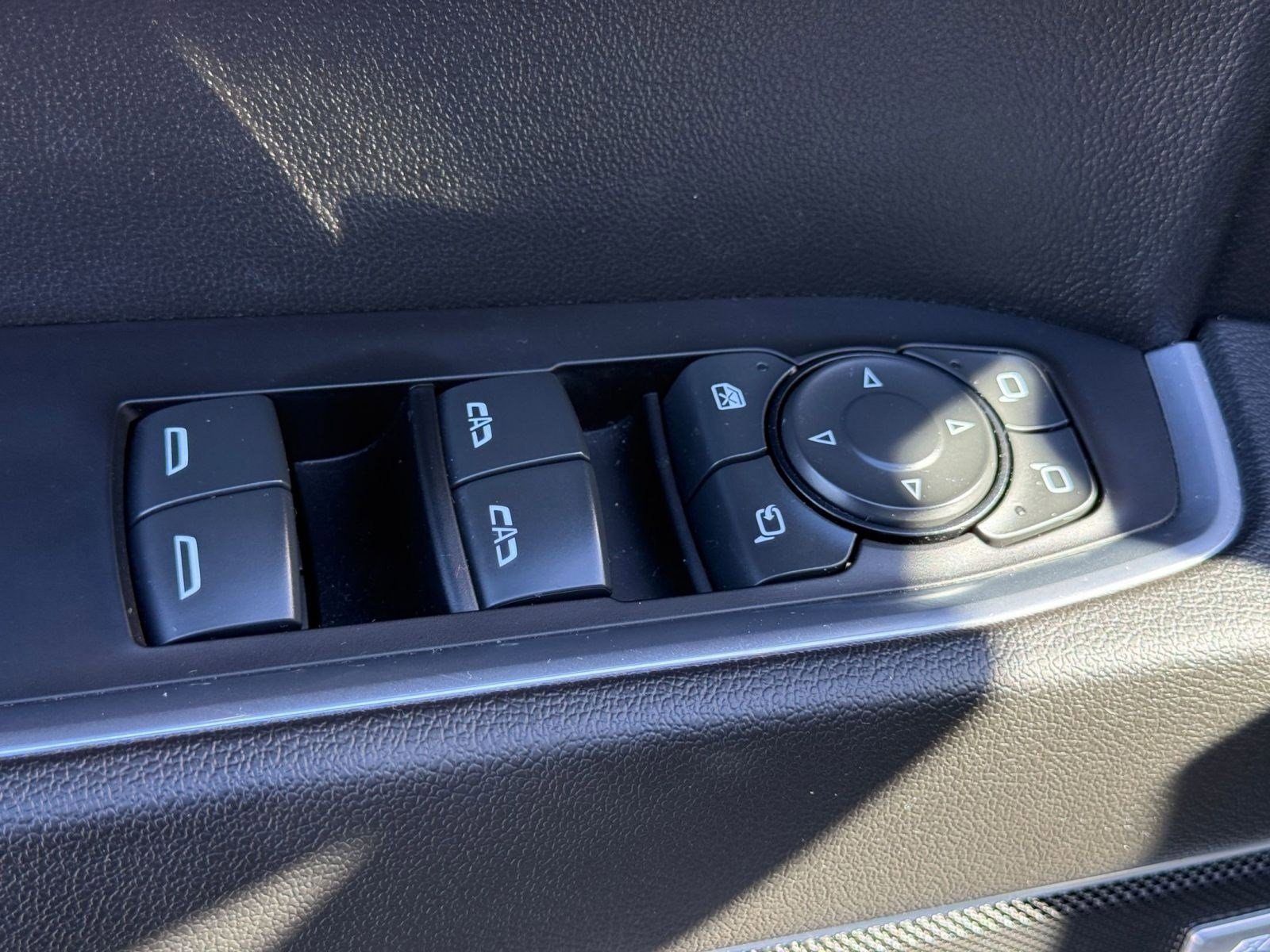 Used 2022 Chevrolet Silverado 1500 LTZ image 12