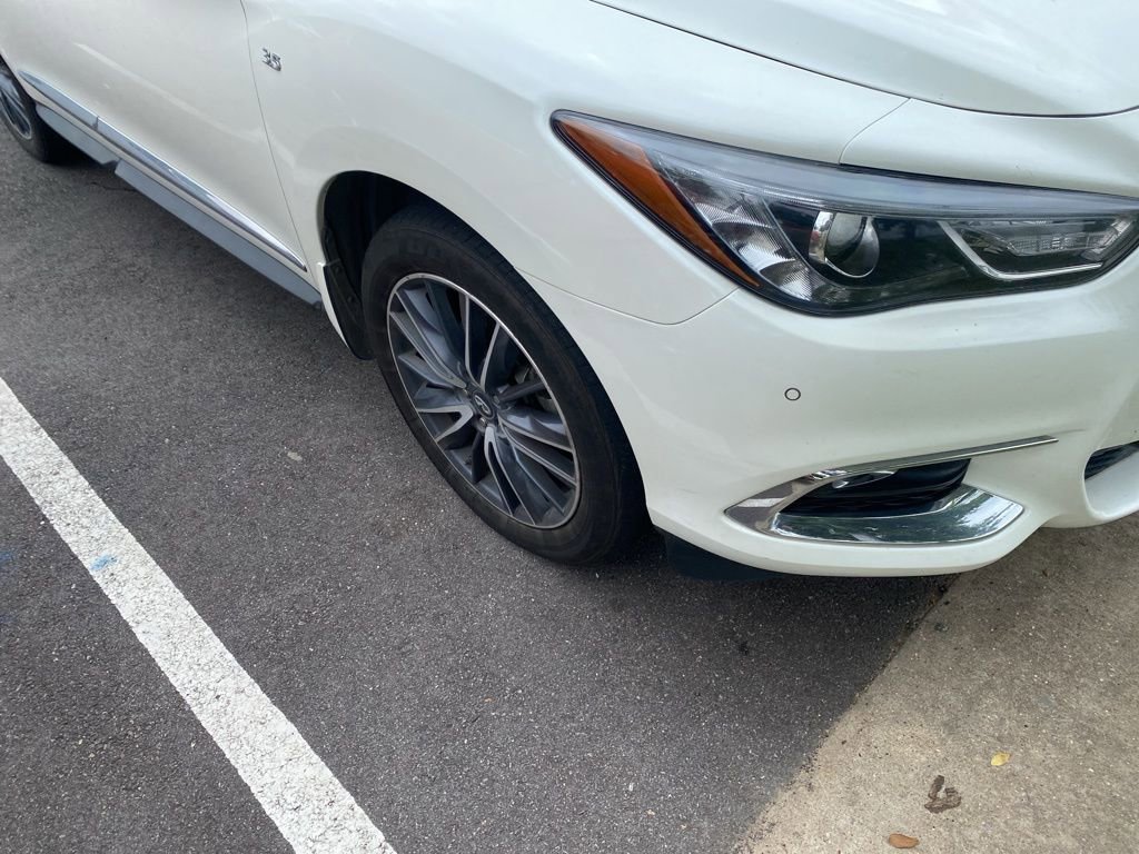 Used 2019 INFINITI QX60 Luxe w/ Sensory Package FWD image 4